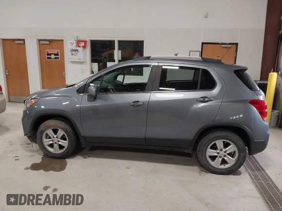 2019 Chevrolet Trax LT with VIN KL7CJPSB8KB937572, listed as a IAAI auction lot 42032722 with 103,132 mi miles. Bid and sale history available at carsss.com. Image 14.