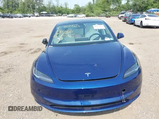 2025 Tesla Model 3 Long Range z VIN 5YJ3E1EB6SF874419, wystawiony jako IAAI lot #42422443 z przebiegiem 11 681 mil mil oraz . Historia ofert i sprzedaży dostępna na DreamBid. Obrazek 11.