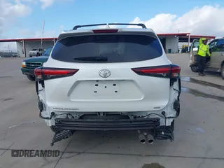 2024 Toyota Highlander LE z VIN 5TDKDRAH7RS534676, wystawiony jako IAAI lot #41516978 z przebiegiem 11 272 mil mil oraz . Historia ofert i sprzedaży dostępna na DreamBid. Obrazek 16.