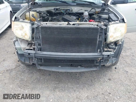 2008 Ford Escape XLT с VIN 1FMCU03118KD15147, выставлен на аукционе IAAI как лот 42223618 с пробегом 146 868 миль миль и . История ставок и продаж доступна на DreamBid. Изображение 6.