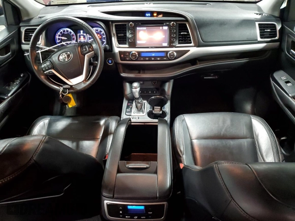 2014 Toyota Highlander XLE z VIN 5TDJKRFH4ES007652, wystawiony jako Copart lot #57761295 z przebiegiem 259 454 mil mil oraz Szkoda całkowita • Salvage title. Historia ofert i sprzedaży dostępna na DreamBid. Obrazek 8.