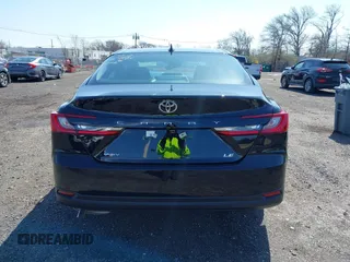 2025 Toyota Camry LE z VIN 4T1DAACK5SU581231, wystawiony jako IAAI lot #41934940 z przebiegiem 9887 mil mil oraz . Historia ofert i sprzedaży dostępna na DreamBid. Obrazek 16.