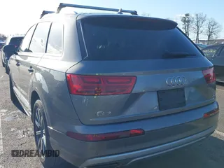 2017 Audi Q7 Premium Plus z VIN WA1LAAF78HD050275, wystawiony jako IAAI lot #41857583 z przebiegiem 68 612 mil mil oraz . Historia ofert i sprzedaży dostępna na DreamBid. Obrazek 3.