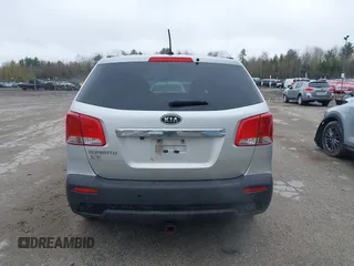 2011 Kia Sorento LX with VIN 5XYKT4A18BG099601, listed as a IAAI auction lot 42156787 with 165,397 mi miles. Bid and sale history available at carsss.com. Image 15.