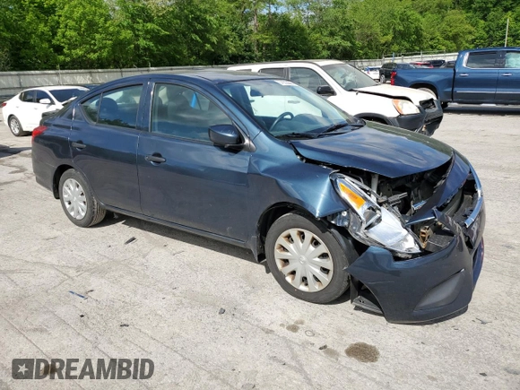 2017 Nissan Versa SV z VIN 3N1CN7AP3HL870121, wystawiony jako Copart lot #57653475 z przebiegiem 164 078 mil mil oraz Szkoda całkowita • Salvage title. Historia ofert i sprzedaży dostępna na DreamBid. Obrazek 4.