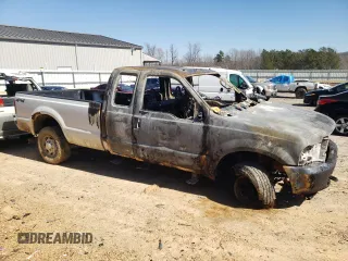 2003 Ford Super Duty F-250 XL with VIN 1FTNX21P53EB53182, listed as a Copart auction lot 46777985 with 0 mi miles and Non Repairable. Bid and sale history available at carsss.com. Image 4.