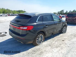 2017 Lincoln MKX Select z VIN 2LMPJ6KR4HBL48601, wystawiony jako IAAI lot #42029348 z przebiegiem 113 965 mil mil oraz . Historia ofert i sprzedaży dostępna na DreamBid. Obrazek 4.