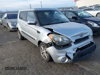 2013 Kia Soul ! with VIN KNDJT2A6XD7585399, listed as a IAAI auction lot 41703974 with 198,711 mi miles. Bid and sale history available at carsss.com. Image 1.