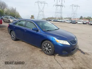 2011 Toyota Camry LE z VIN 4T1BF3EK3BU694547, wystawiony jako IAAI lot #41996478 z przebiegiem 195 067 mil mil oraz . Historia ofert i sprzedaży dostępna na DreamBid. Obrazek 1.