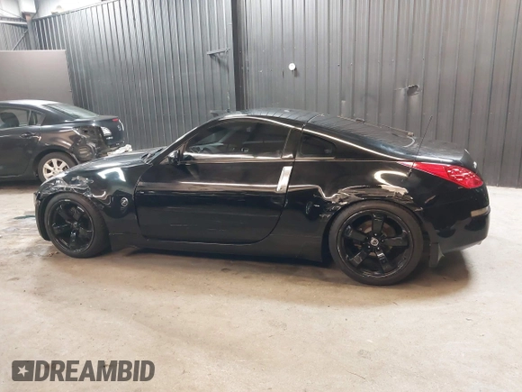 2005 Nissan 350Z Touring with VIN JN1AZ34E45M653631, listed as a IAAI auction lot 41689560 with 147,635 mi miles. Bid and sale history available at carsss.com. Image 14.