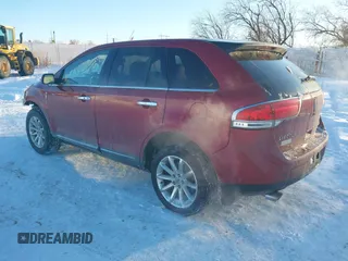 2013 Lincoln MKX z VIN 2LMDJ8JK3DBL40826, wystawiony jako IAAI lot #41522140 z przebiegiem 125 237 mil mil oraz . Historia ofert i sprzedaży dostępna na DreamBid. Obrazek 3.