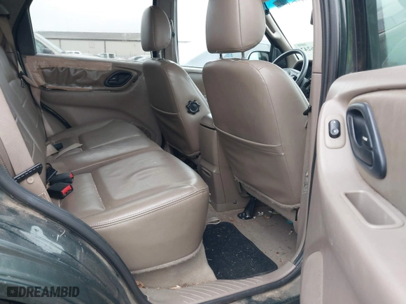 2002 Ford Escape XLT Choice with VIN 1FMYU03122KD02307, listed as a IAAI auction lot 41796242 with 1 mi miles. Bid and sale history available at carsss.com. Image 8.