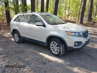 2011 Kia Sorento EX with VIN 5XYKU4A27BG011773, listed as a IAAI auction lot 42085204 with 292,692 mi miles. Bid and sale history available at carsss.com. Image 1.