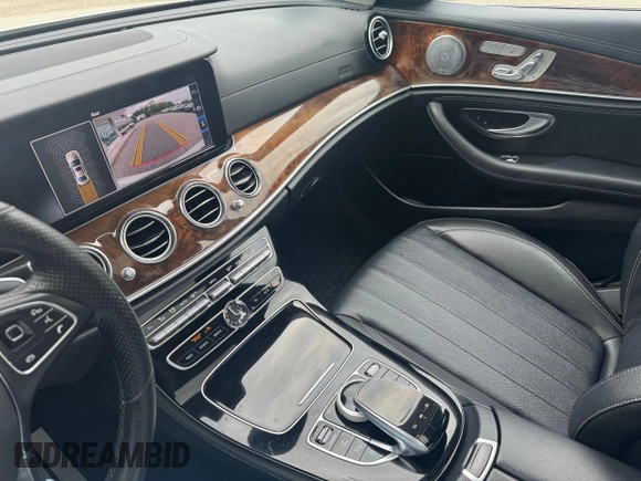 2017 Mercedes-Benz E 300 Luxury z VIN WDDZF4KB3HA208509, wystawiony jako Copart lot #59420695 z przebiegiem 152 021 mil mil oraz Czysty tytuł • Clean title. Historia ofert i sprzedaży dostępna na DreamBid. Obrazek 10.