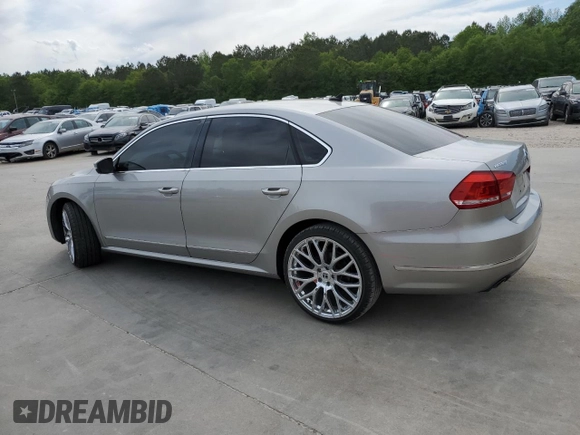 2014 Volkswagen Passat SEL Premium z VIN 1VWCN7A35EC073576, wystawiony jako Copart lot #52810825 z przebiegiem 113 067 mil mil oraz Szkoda całkowita • Salvage title. Historia ofert i sprzedaży dostępna na DreamBid. Obrazek 2.