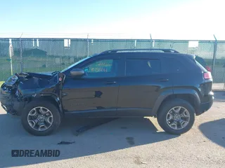2019 Jeep Cherokee Trailhawk z VIN 1C4PJMBX0KD210316, wystawiony jako IAAI lot #42155261 z przebiegiem 100 889 mil mil oraz . Historia ofert i sprzedaży dostępna na DreamBid. Obrazek 14.