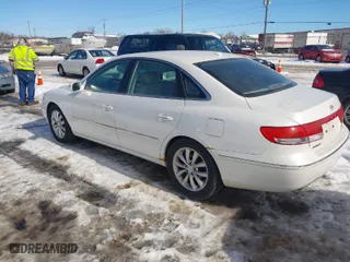 2008 Hyundai Azera Limited with VIN KMHFC46F38A292703, listed as a IAAI auction lot 41624987 with 347,854 mi miles. Bid and sale history available at carsss.com. Image 3.