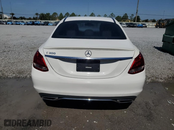 2015 Mercedes-Benz C 300 z VIN 55SWF4JB3FU064350, wystawiony jako Copart lot #57424215 z przebiegiem 39 416 mil mil oraz Szkoda całkowita • Salvage title. Historia ofert i sprzedaży dostępna na DreamBid. Obrazek 6.