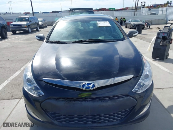 2013 Hyundai Sonata Hybrid Limited with VIN KMHEC4A44DA099701, listed as a IAAI auction lot 41964745 with 61,108 mi miles. Bid and sale history available at carsss.com. Image 11.