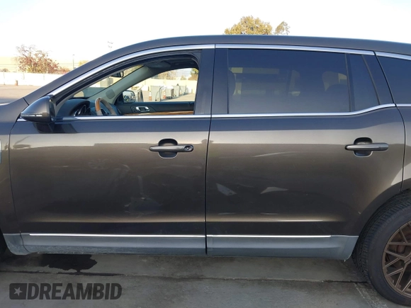 2011 Lincoln MKT with VIN 2LMHJ5AR8BBJ54371, listed as a IAAI auction lot 41147331 with 111,347 mi miles and . Bid and sale history available at DreamBid. Image 14.
