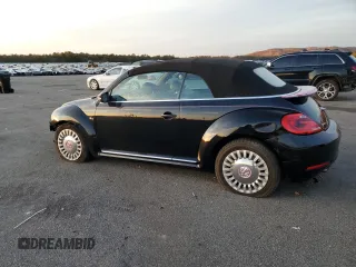 2015 Volkswagen Beetle 1.8T z VIN 3VW517AT3FM808723, wystawiony jako Copart lot #81724894 z przebiegiem Nie podano mil oraz Szkoda całkowita • Salvage title. Historia ofert i sprzedaży dostępna na DreamBid. Obrazek 2.