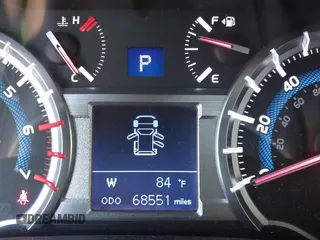 2018 Toyota 4Runner SR5 z VIN JTEBU5JR5J5488241, wystawiony jako IAAI lot #41997070 z przebiegiem 68 551 mil mil oraz . Historia ofert i sprzedaży dostępna na DreamBid. Obrazek 7.
