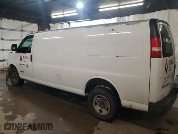 2006 GMC Savana Cargo Van with VIN 1GTGG29V261128876, listed as a Copart auction lot 44352625 with 230,977 mi miles and Salvage Title. Bid and sale history available at carsss.com. Image 2.