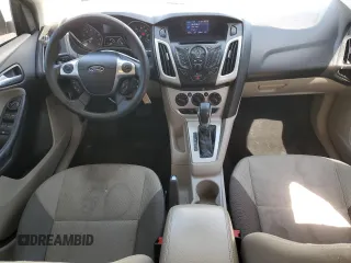 2013 Ford Focus SE z VIN 1FADP3F24DL128940, wystawiony jako Copart lot #54798665 z przebiegiem Nie podano mil oraz Tytuł czysty. Historia ofert i sprzedaży dostępna na DreamBid. Obrazek 8.