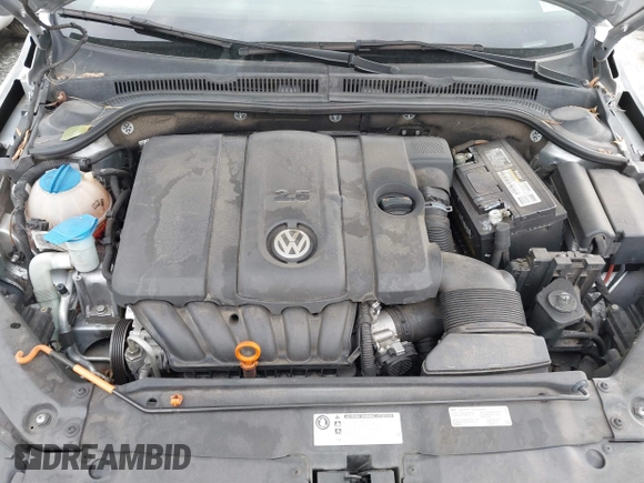2013 Volkswagen Jetta Sedan SE with VIN 3VWDP7AJ3DM211027, listed as a IAAI auction lot 41849198 with 125,624 mi miles. Bid and sale history available at carsss.com. Image 10.