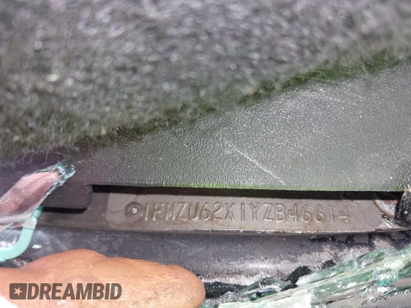 2000 Ford Explorer XLS z VIN 1FMZU62X1YZB46614, wystawiony jako IAAI lot #40636991 z przebiegiem Nie podano mil oraz . Historia ofert i sprzedaży dostępna na DreamBid. Obrazek 9.