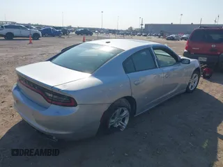 2020 Dodge Charger SXT z VIN 2C3CDXBG6LH140109, wystawiony jako IAAI lot #41500725 z przebiegiem 115 572 mil mil oraz . Historia ofert i sprzedaży dostępna na DreamBid. Obrazek 4.