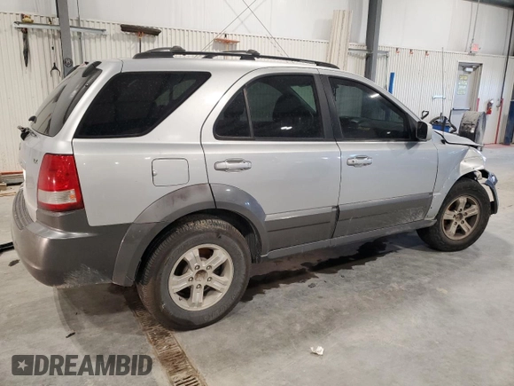 2005 Kia Sorento LX z VIN KNDJC733X55368884, wystawiony jako Copart lot #54858715 z przebiegiem 136 993 mil mil oraz Szkoda całkowita • Salvage title. Historia ofert i sprzedaży dostępna na DreamBid. Obrazek 3.