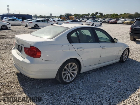 2011 BMW 3 Series 328i xDrive z VIN WBAPK5G50BNN80800, wystawiony jako Copart lot #56477515 z przebiegiem 83 973 mil mil oraz Czysty tytuł • Clean title. Historia ofert i sprzedaży dostępna na DreamBid. Obrazek 3.