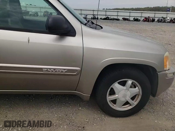 2003 GMC Envoy SLE z VIN 1GKDT13S332365071, wystawiony jako Copart lot #52811295 z przebiegiem Nie podano mil oraz Szkoda całkowita • Salvage title. Historia ofert i sprzedaży dostępna na DreamBid. Obrazek 12.