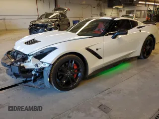 2015 Chevrolet Corvette Z51 3LT z VIN 1G1YM2D76F5121243, wystawiony jako Copart lot #77262174 z przebiegiem 47 397 mil mil oraz Szkoda całkowita • Salvage title. Historia ofert i sprzedaży dostępna na DreamBid. Obrazek 1.