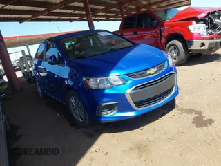 2017 Chevrolet Sonic LS z VIN 1G1JB5SH6H4165031, wystawiony jako IAAI lot #42107395 z przebiegiem 74 196 mil mil oraz . Historia ofert i sprzedaży dostępna na DreamBid. Obrazek 1.