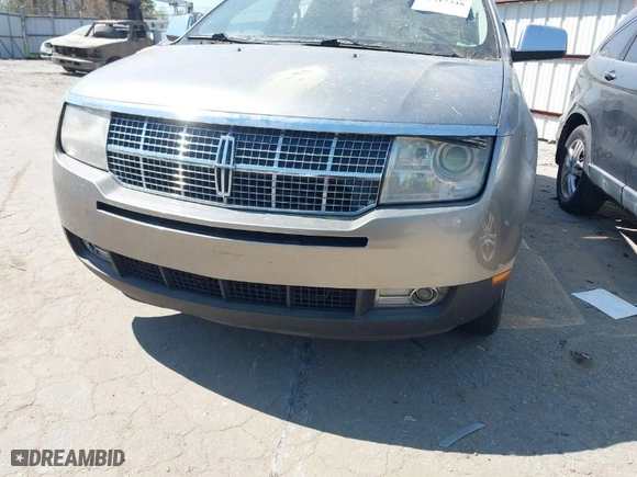 2008 Lincoln MKX with VIN 2LMDU68CX8BJ04772, listed as a IAAI auction lot 41917348 with 178,290 mi miles. Bid and sale history available at carsss.com. Image 6.