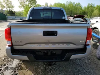 2017 Toyota Tacoma SR5 z VIN 5TFCZ5AN5HX121765, wystawiony jako Copart lot #53449835 z przebiegiem 115 980 mil mil oraz Szkoda całkowita • Salvage title. Historia ofert i sprzedaży dostępna na DreamBid. Obrazek 6.