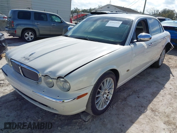 2007 Jaguar XJ with VIN SAJWA79B27SH14560, listed as a IAAI auction lot 41442056 with 1 mi miles. Bid and sale history available at carsss.com. Image 2.