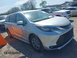 2021 Toyota Sienna LE z VIN 5TDKRKEC0MS028137, wystawiony jako IAAI lot #41986511 z przebiegiem 76 918 mil mil oraz . Historia ofert i sprzedaży dostępna na DreamBid. Obrazek 1.