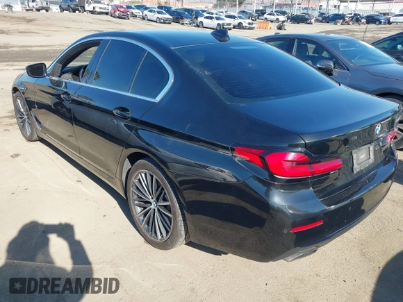 2021 BMW 5 Series 530i z VIN WBA53BH05MCF75051, wystawiony jako IAAI lot #41336049 z przebiegiem 71 933 mil mil oraz . Historia ofert i sprzedaży dostępna na DreamBid. Obrazek 3.
