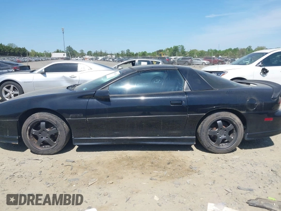 1998 Chevrolet Camaro Z28 z VIN 2G1FP22G2W2118336, wystawiony jako IAAI lot #42112851 z przebiegiem 122 385 mil mil oraz . Historia ofert i sprzedaży dostępna na DreamBid. Obrazek 14.