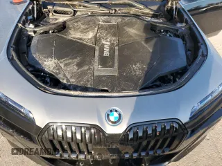2023 BMW i7 xDrive60 z VIN WBY53EJ02PCL65182, wystawiony jako Copart lot #75177134 z przebiegiem 14 777 mil mil oraz Nie do naprawy. Historia ofert i sprzedaży dostępna na DreamBid. Obrazek 11.