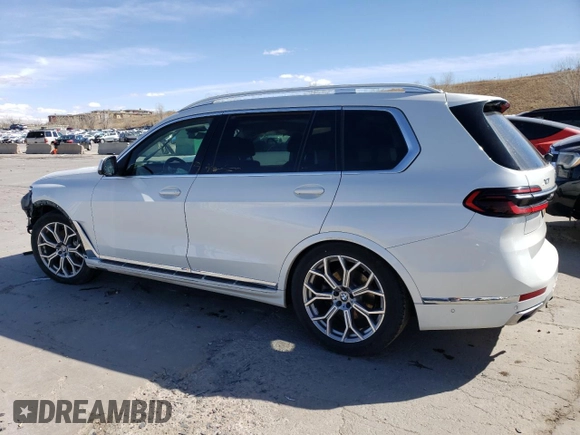 2023 BMW X7 xDrive40i z VIN 5UX23EM06P9N62562, wystawiony jako Copart lot #44948594 z przebiegiem 35 091 mil mil oraz Szkoda całkowita • Salvage title. Historia ofert i sprzedaży dostępna na DreamBid. Obrazek 2.