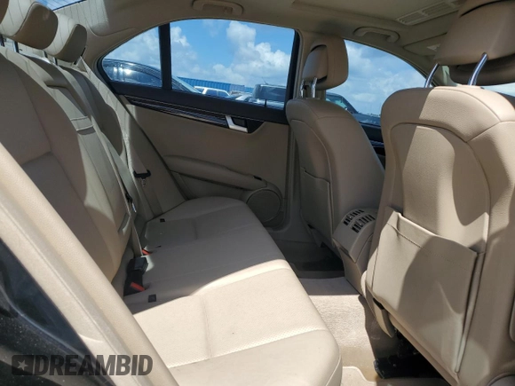 2014 Mercedes-Benz C 250 Sport с VIN WDDGF4HB1ER306501, выставлен на аукционе Copart как лот 73773934 с пробегом Не указан миль и Списание • Salvage title. История ставок и продаж доступна на DreamBid. Изображение 10.
