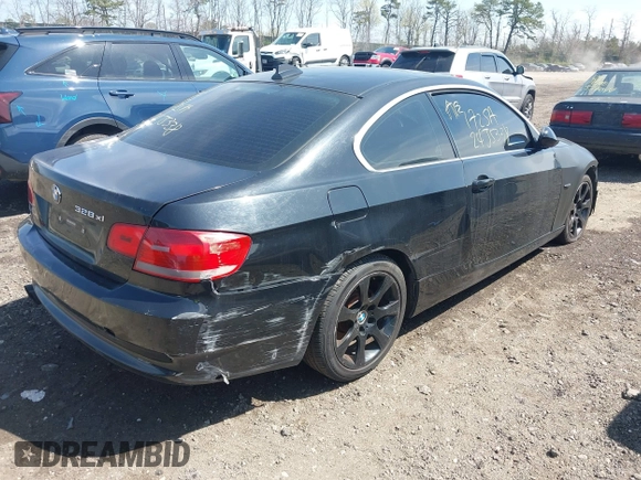 2008 BMW 3 Series 328xi z VIN WBAWC33578PD09140, wystawiony jako IAAI lot #42098531 z przebiegiem Nie podano mil oraz . Historia ofert i sprzedaży dostępna na DreamBid. Obrazek 4.