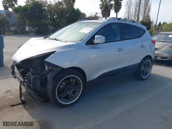 2013 Hyundai Tucson GLS with VIN KM8JU3AC3DU639177, listed as a IAAI auction lot 41726146 with 197,494 mi miles. Bid and sale history available at carsss.com. Image 2.