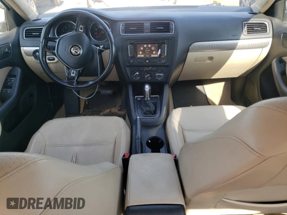 2015 Volkswagen Jetta SE z VIN 3VWD07AJ8FM224623, wystawiony jako Copart lot #62408765 z przebiegiem 142 827 mil mil oraz Czysty tytuł • Clean title. Historia ofert i sprzedaży dostępna na DreamBid. Obrazek 8.