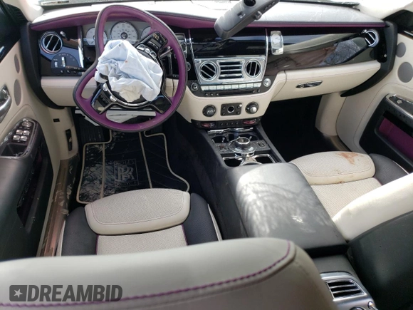 2017 Rolls-Royce Ghost z VIN SCA664S50HUX54312, wystawiony jako Copart lot #40640674 z przebiegiem Nie podano mil oraz Szkody całkowita. Historia ofert i sprzedaży dostępna na DreamBid. Obrazek 8.