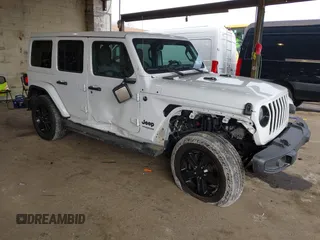 2022 Jeep Wrangler Unlimited Sahara z VIN 1C4HJXEN3NW261897, wystawiony jako IAAI lot #41655269 z przebiegiem 47 693 mil mil oraz . Historia ofert i sprzedaży dostępna na DreamBid. Obrazek 1.